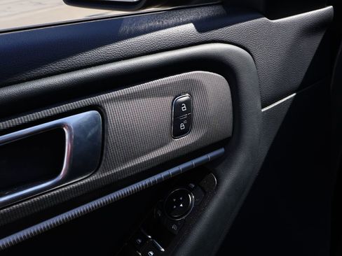 Used 2025 Ford Explorer ST-Line w/ ST-Line Street Pack image 20