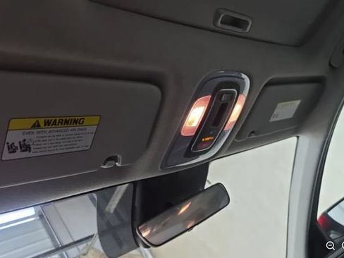 Used 2024 Hyundai Elantra SEL w/ Convenience Package FWD image 4