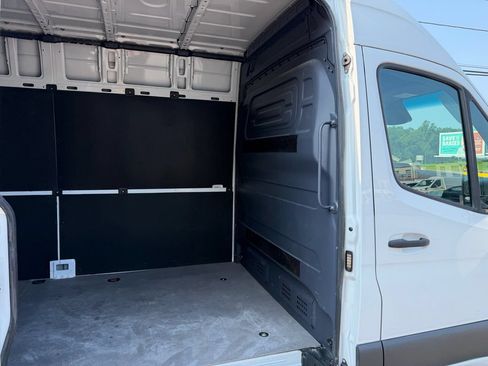 Used 2024 Mercedes-Benz Sprinter 2500 image 29