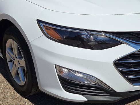 Used 2025 Chevrolet Malibu LS FWD image 9