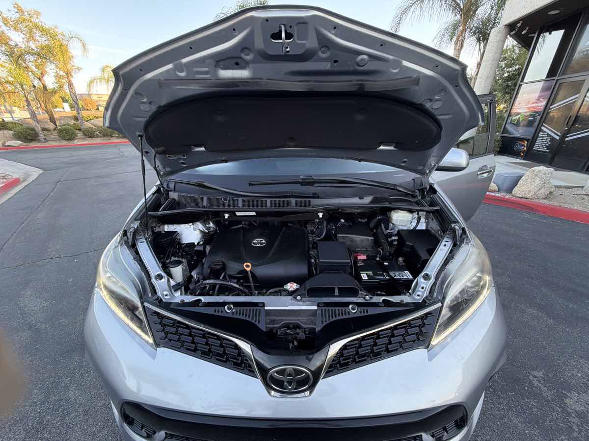 Used 2018 Toyota Sienna SE FWD image 53