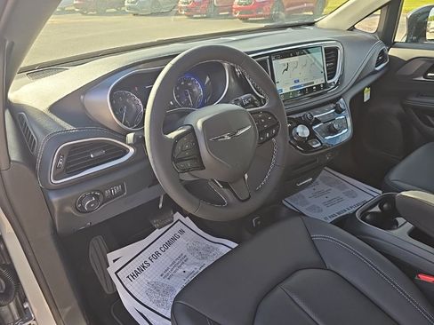 New 2026 Chrysler Pacifica Select w/ S Appearance Package FWD image 15