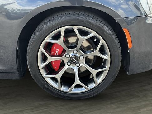 Used 2018 Chrysler 300 Touring w/ Sport Appearance Package image 16