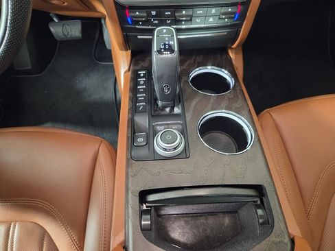 Used 2023 Maserati Quattroporte GT RWD image 13