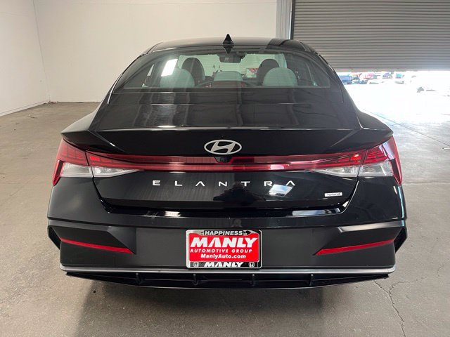 Used 2025 Hyundai Elantra Limited FWD image 4