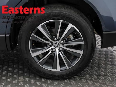 Used 2024 Toyota Venza LE image 31