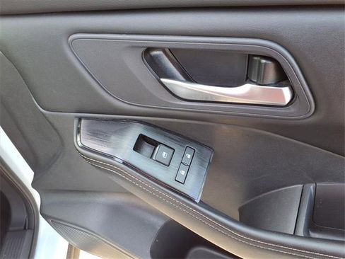 Certified 2024 Nissan Rogue SV image 26