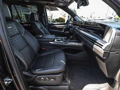 Used 2025 Cadillac Escalade V AWD/4WD image 28