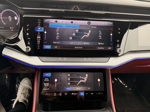 Used 2025 Jeep Wagoneer S Launch Edition image 22