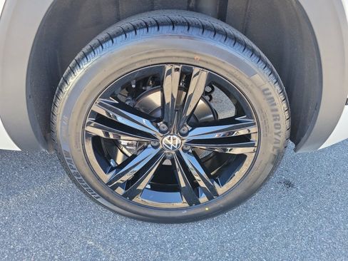 Certified 2023 Volkswagen Atlas Cross Sport SEL R-Line image 31