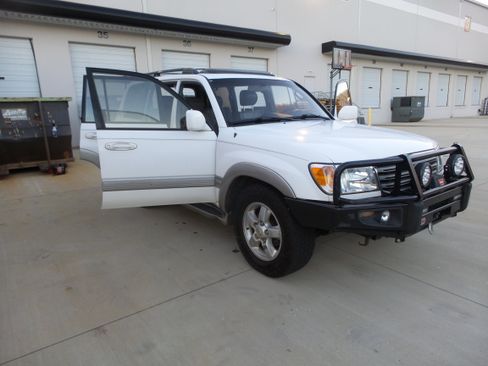 Used 2003 Toyota Land Cruiser image 24