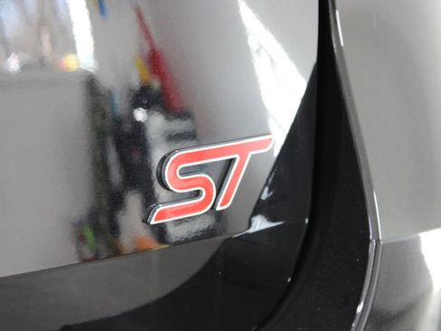 Used 2025 Ford Explorer ST image 17