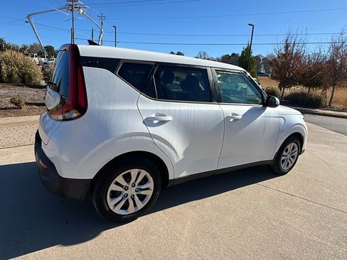 Used 2020 Kia Soul LX image 8