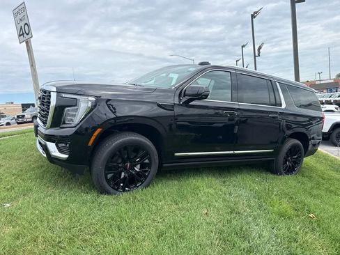New 2026 GMC Yukon XL Denali w/ Sun & Power Step Package AWD/4WD image 4