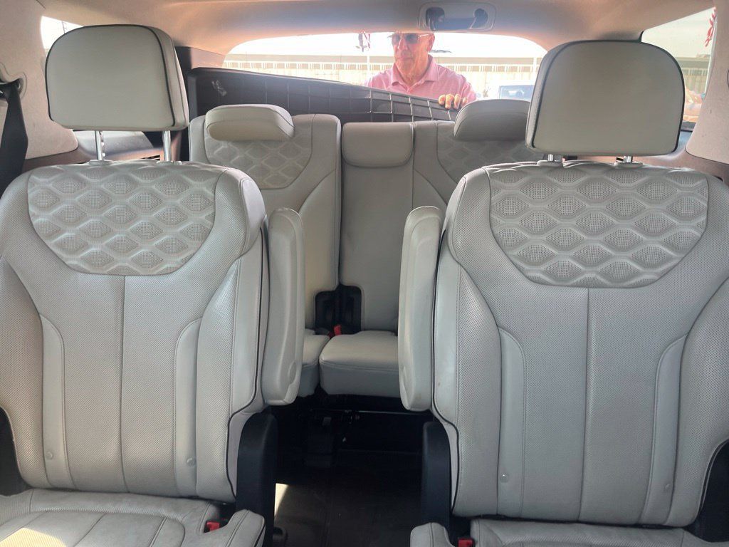 Used 2021 Hyundai Palisade Limited FWD image 3
