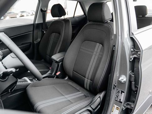 Used 2025 Hyundai Venue SEL image 4