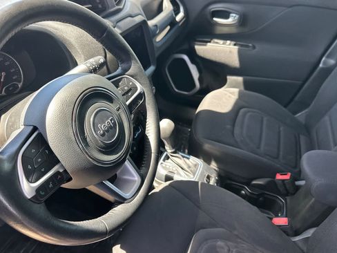 Used 2020 Jeep Renegade Latitude w/ UConnect 8.4 Nav Group AWD/4WD image 13