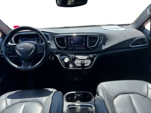 Used 2020 Chrysler Pacifica Touring-L Plus FWD image 12