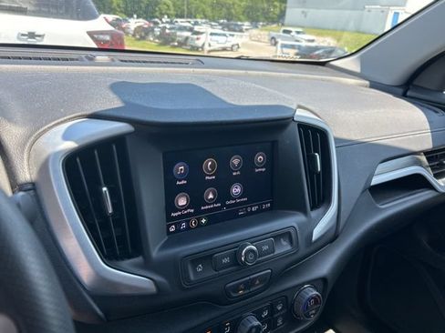 Used 2024 GMC Terrain SLE w/ Driver Convenience Package AWD/4WD image 9
