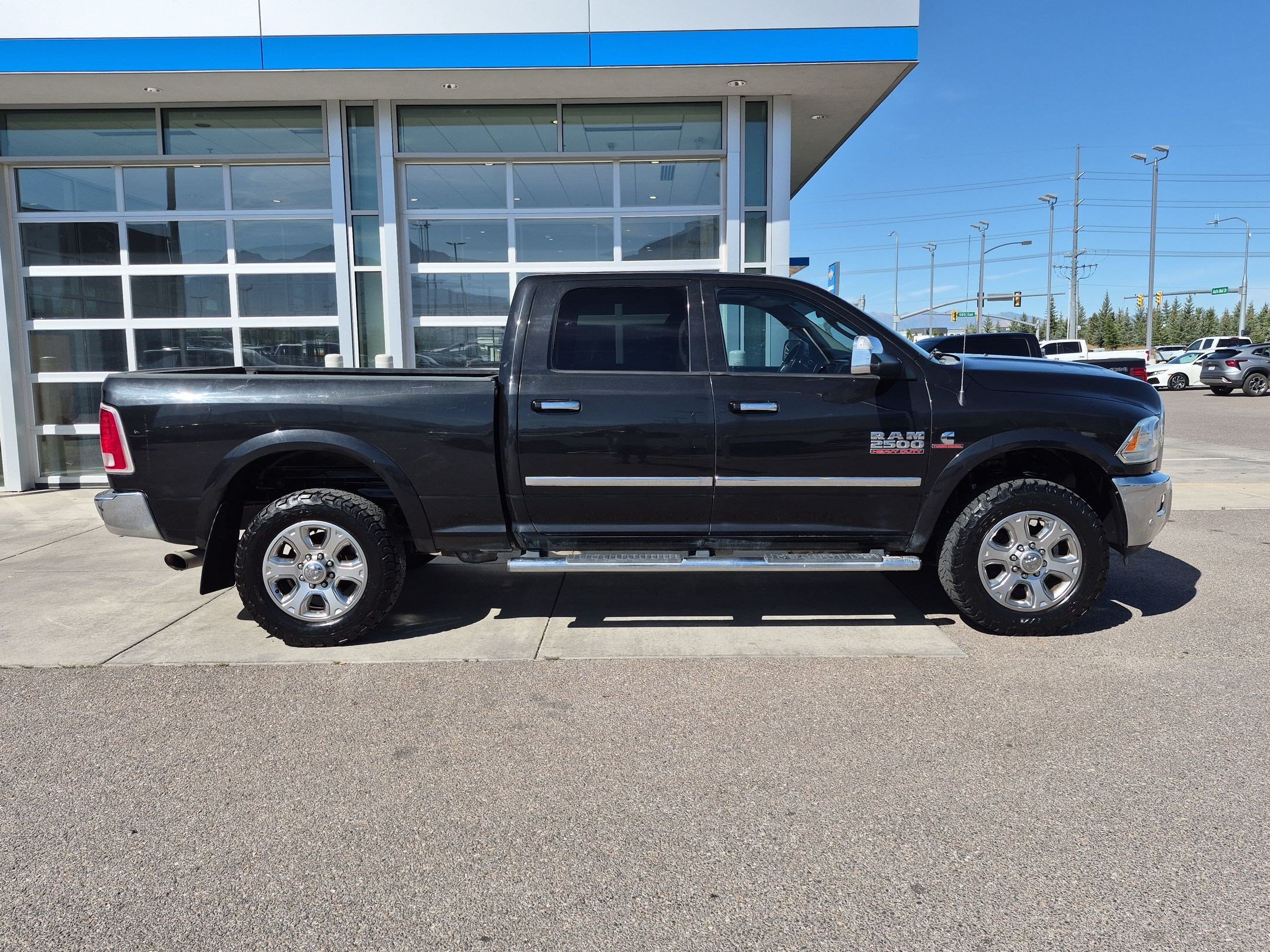 Used 2017 RAM 2500 Laramie AWD/4WD image 2