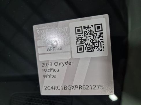 Used 2023 Chrysler Pacifica Touring-L FWD image 32