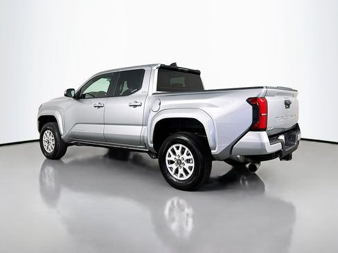 Certified 2025 Toyota Tacoma SR5 AWD/4WD image 5