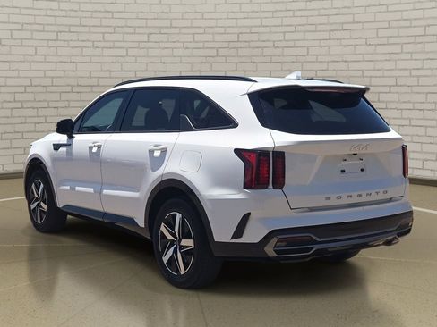 Used 2022 Kia Sorento S FWD image 7