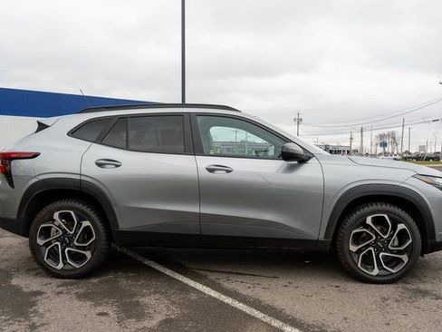 Used 2025 Chevrolet Trax RS w/ Driver Confidence Package image 5