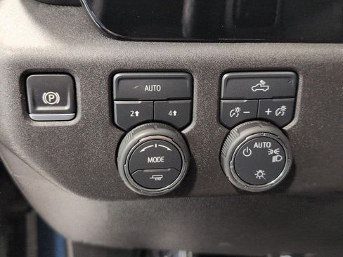 Used 2024 Chevrolet Silverado 1500 LT AWD/4WD image 10