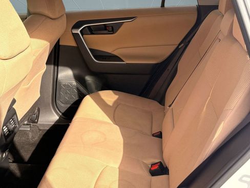 Used 2019 Toyota RAV4 LE image 15