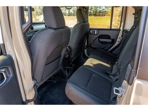 Used 2020 Jeep Gladiator Sport w/ Quick Order Package 24S image 12