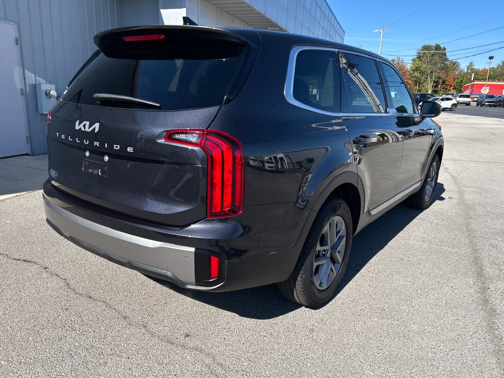 Used 2025 Kia Telluride LX FWD image 7