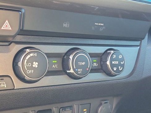 Used 2019 Toyota Tacoma TRD Sport AWD/4WD image 28