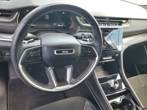 Used 2022 Jeep Grand Cherokee L Laredo AWD/4WD image 19