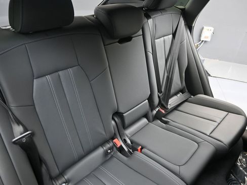 Used 2025 Audi Q5 Premium w/ Convenience Package image 16