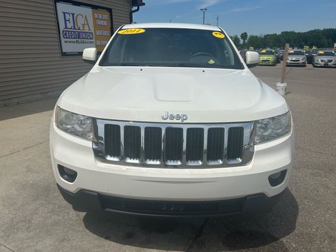Used 2011 Jeep Grand Cherokee Laredo AWD/4WD image 2