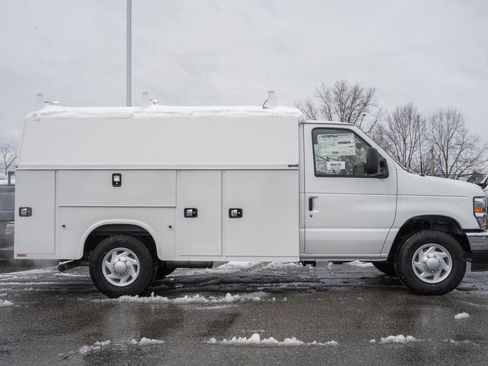 New 2026 Ford E-350 and Econoline 350 Super Duty w/ Power Equipment Group image 3