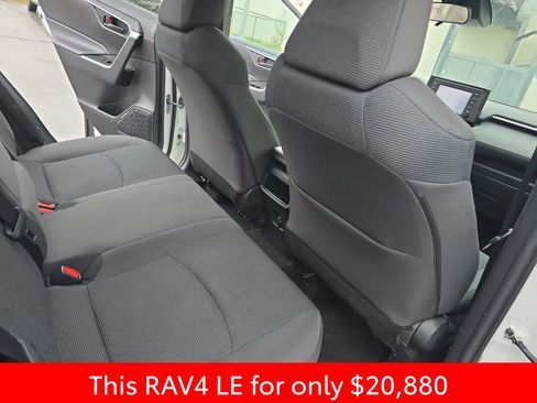 Used 2021 Toyota RAV4 LE image 17