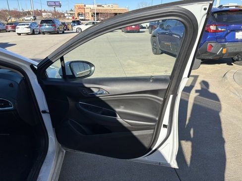 Used 2017 Chevrolet Cruze Premier image 12