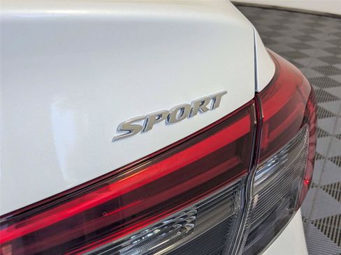 Used 2022 Honda Civic Sport image 9