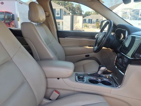 Used 2019 Jeep Grand Cherokee Limited AWD/4WD image 9