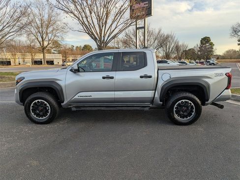 Used 2024 Toyota Tacoma TRD Off-Road image 5