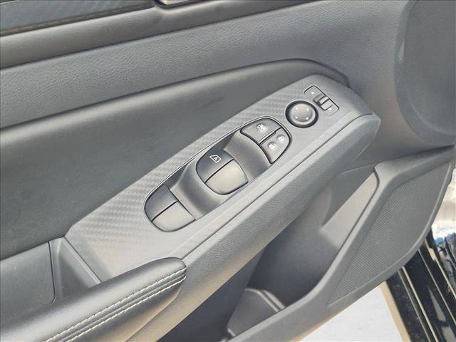 Used 2025 Nissan Altima 2.5 SV FWD image 11