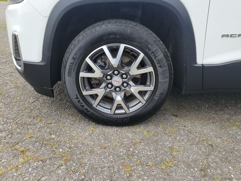 Used 2023 GMC Acadia SLT w/ Technology Package AWD/4WD image 12