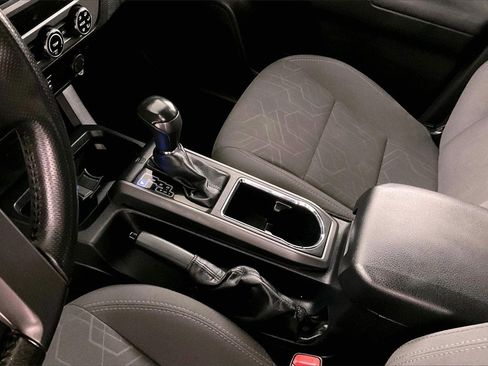 Used 2017 Toyota Tacoma TRD Off-Road image 17