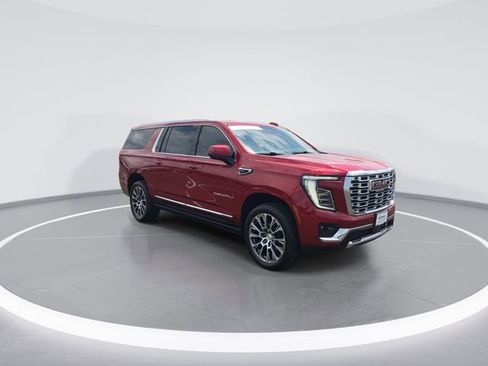 Used 2025 GMC Yukon XL Denali w/ Sun & Power Step Package AWD/4WD image 2
