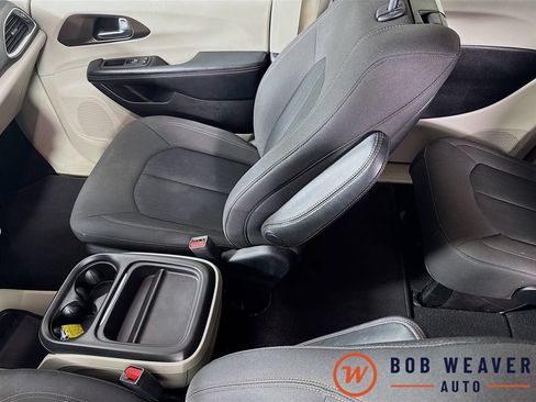 Used 2019 Chrysler Pacifica Touring Plus FWD image 28