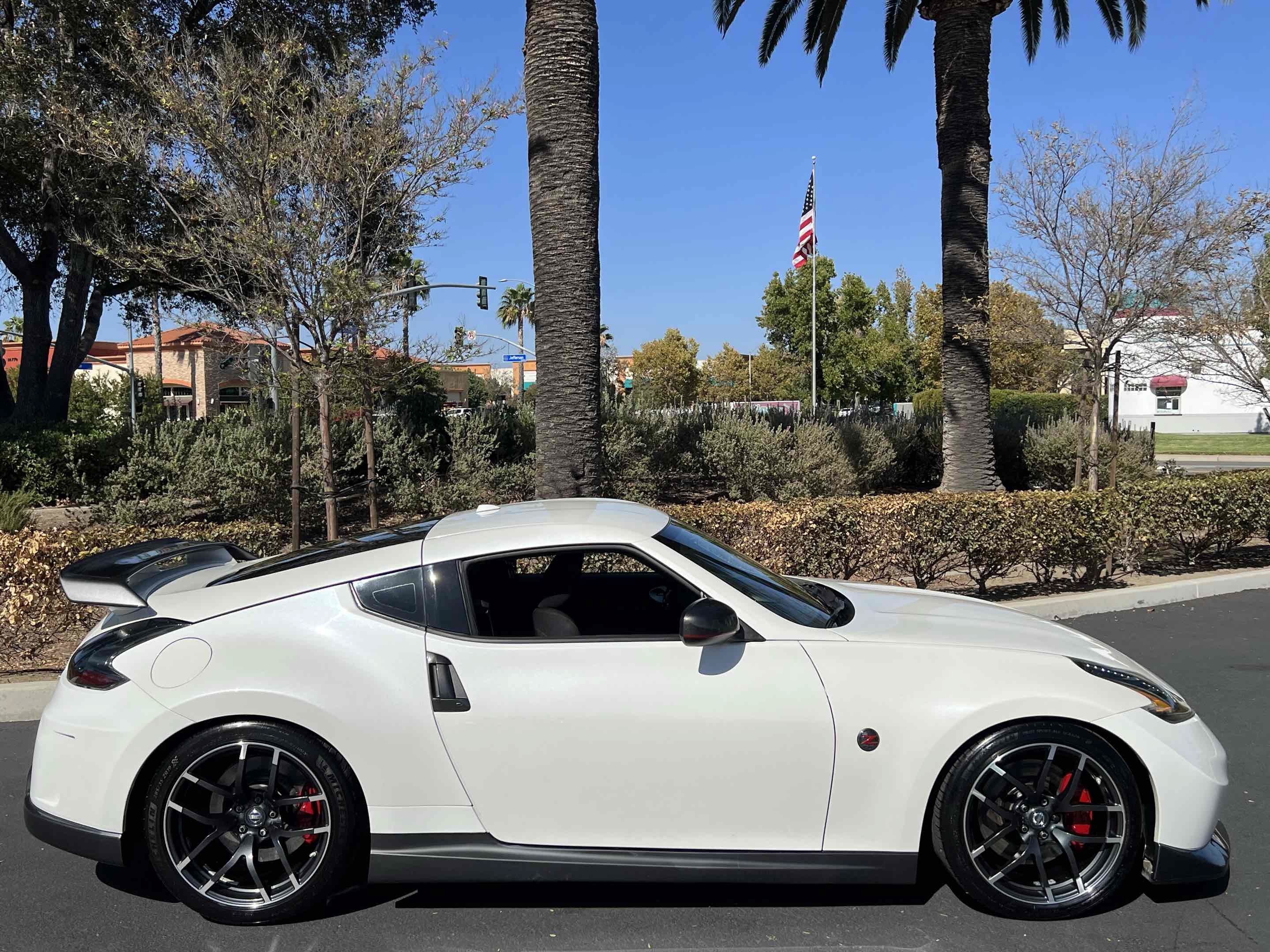 Used 2014 Nissan 370Z NISMO w/ Bose Package RWD image 41