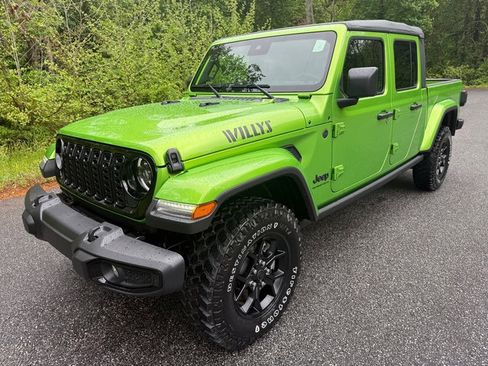 New 2025 Jeep Gladiator Sport image 3