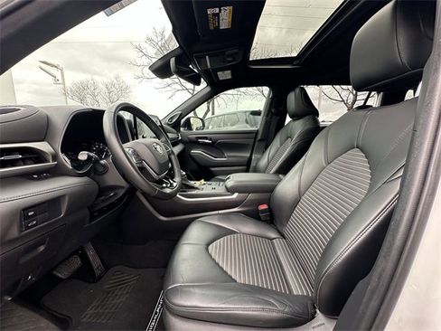 Used 2021 Toyota Highlander XSE image 25